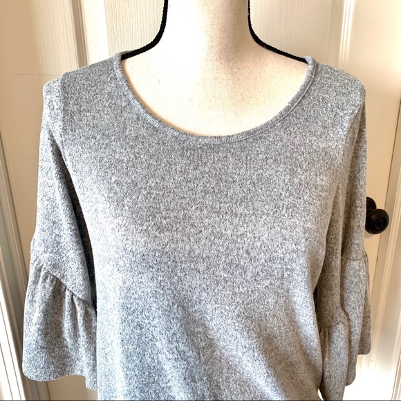 CAUTION TO THE WIND Knot Front Knit Top—SZ. Small - Picture 2 of 11